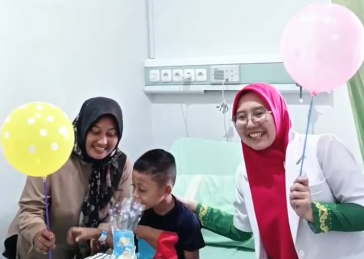 RSU Muhammadiyah Metro Rayakan HAN 2025, Pasien Anak Dapat Kejutan Spesial