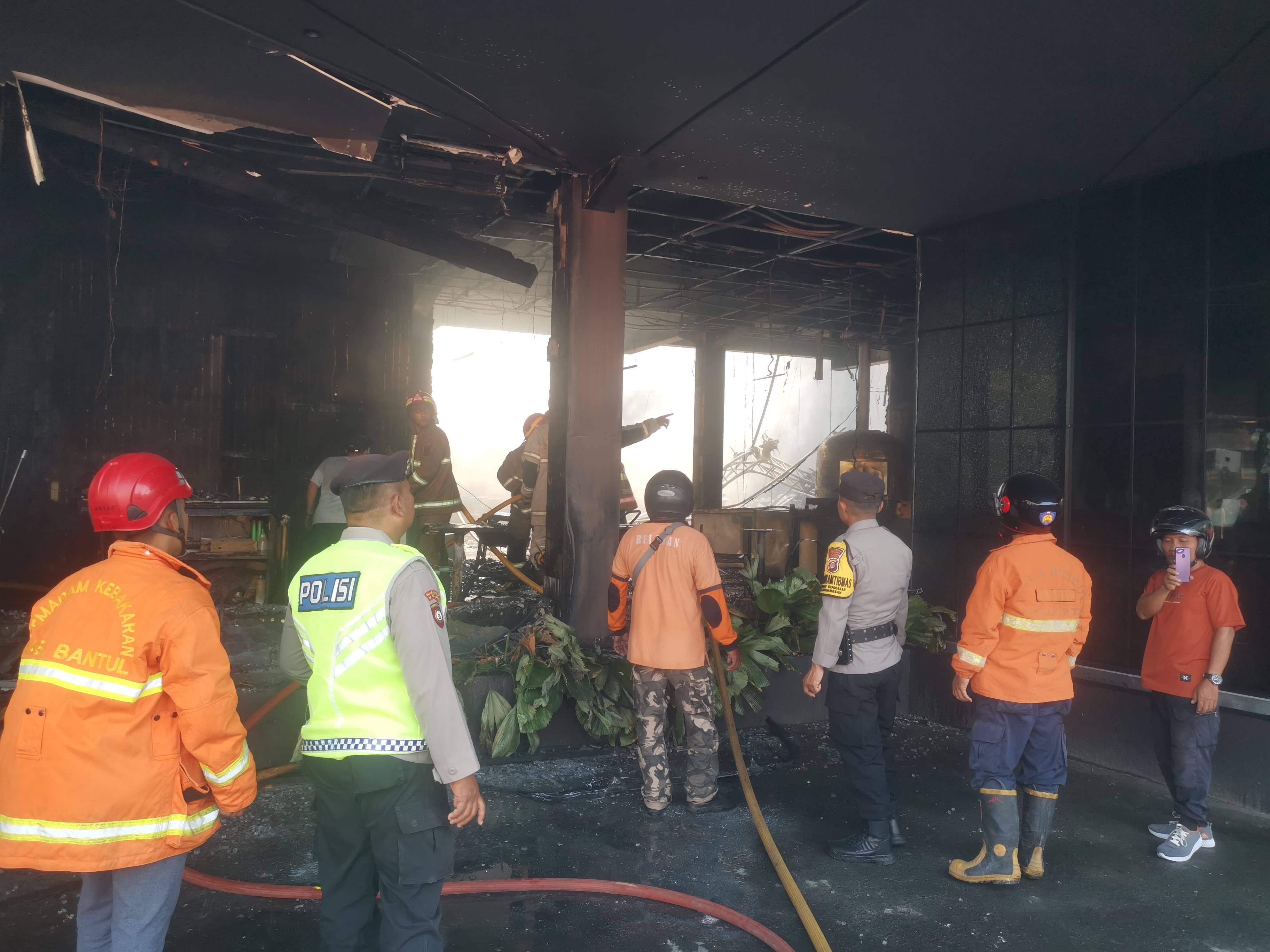 Vrama Billiard & Cafe Terbakar, Api Diduga Berasal dari Area Panggung