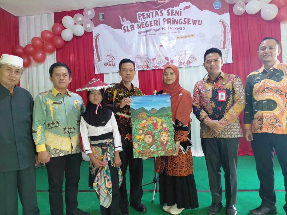 Hadiri Pentas Seni SLBN Pringsewu, Ketua TP-PKK Dorong Anak Istimewa Berkarya