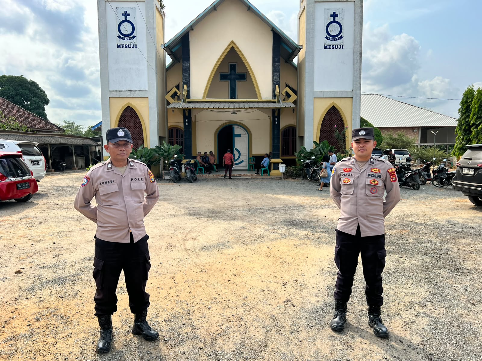 Personil Siaga Kompi III Polres Mesuji Pastikan Umat Kristiani Bisa Beribadah dengan Aman dan Khusyuk