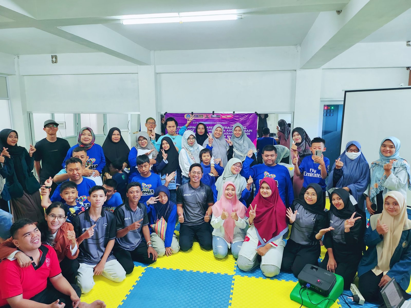 UM Metro Dampingi Orang Tua Anak Autis dengan Pelatihan Thai Massage dan Aromaterapi