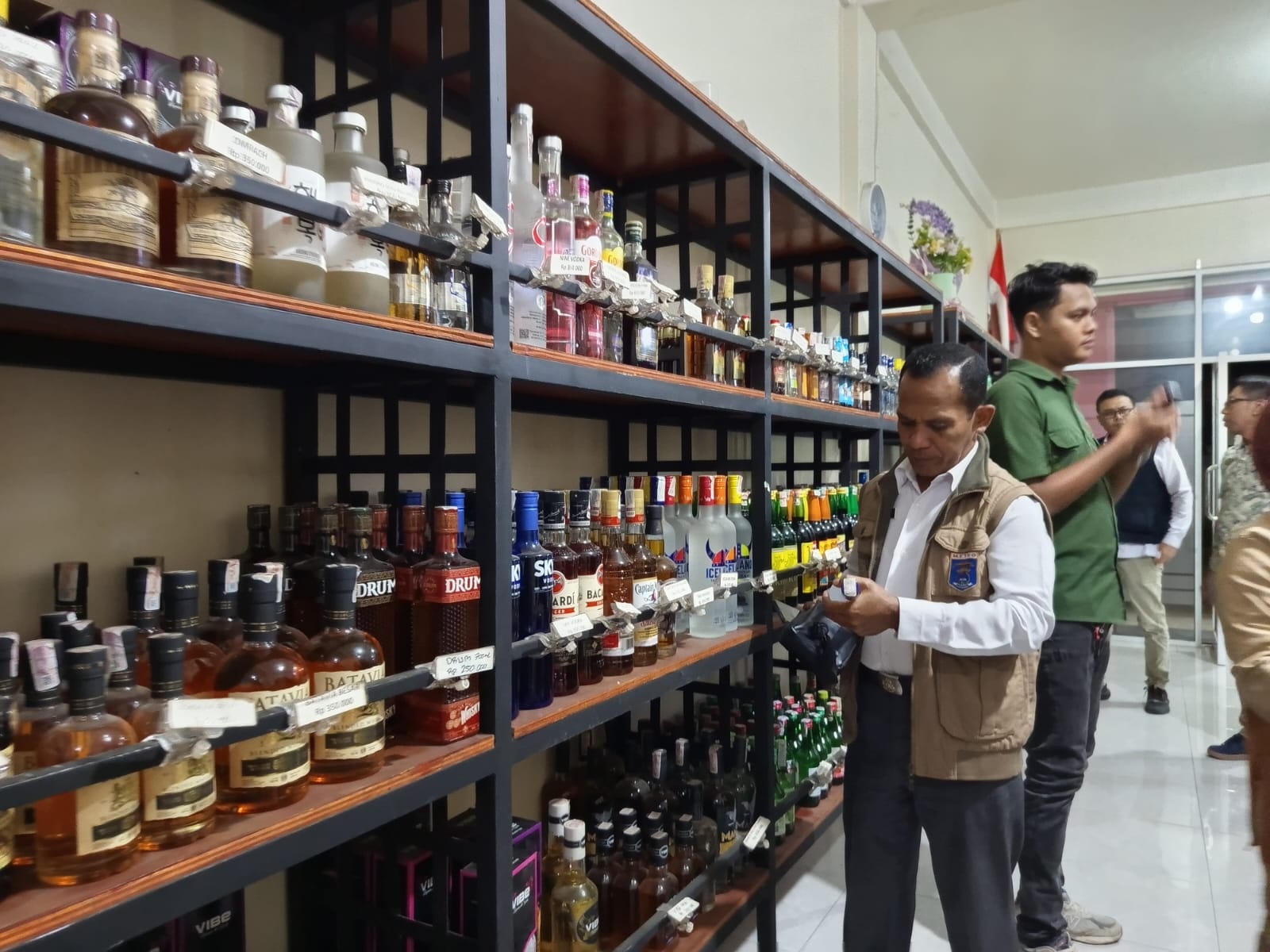 Hindari Penyalahgunaan Oleh Remaja, Polres Metro Tegaskan Penjual Miras Wajib Periksa KTP