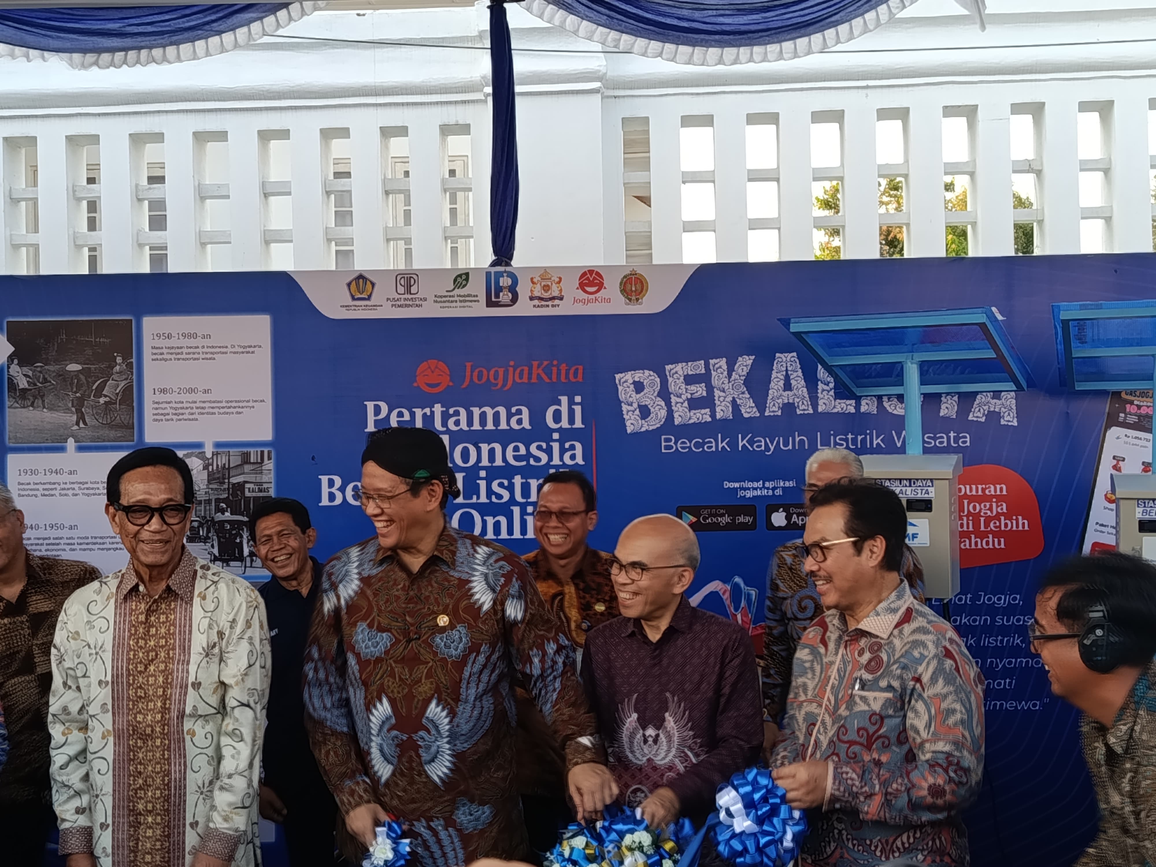 Menkeu Purbaya Resmikan Bekalista, 80 Pengemudi Becak di Yogyakarta Terima Becak Listrik
