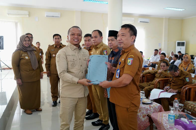 Bupati Riyanto Pamungkas Resmi Serahkan SK Dewan Pengawas RSUD Kabupaten Pringsewu