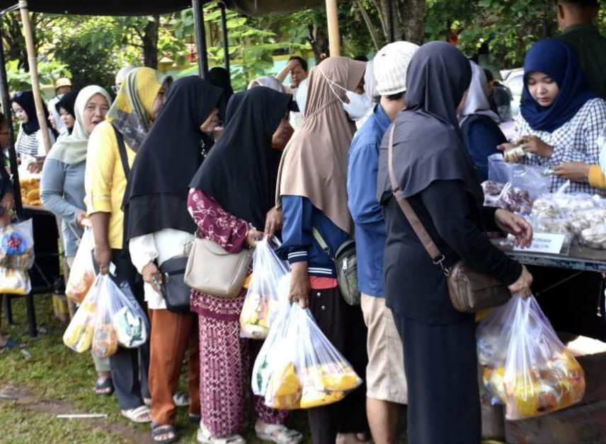 Stabilkan Harga Pangan, Pemkot Metro Hadirkan Operasi Pasar di Iringmulyo: Harga Bapok Dijual Murah!