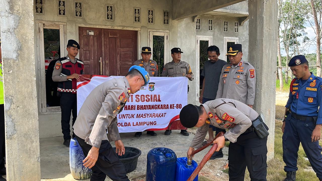 Hari Bhayangkara ke-80, Polres Mesuji Gelar Baksos Air Bersih untuk Warga