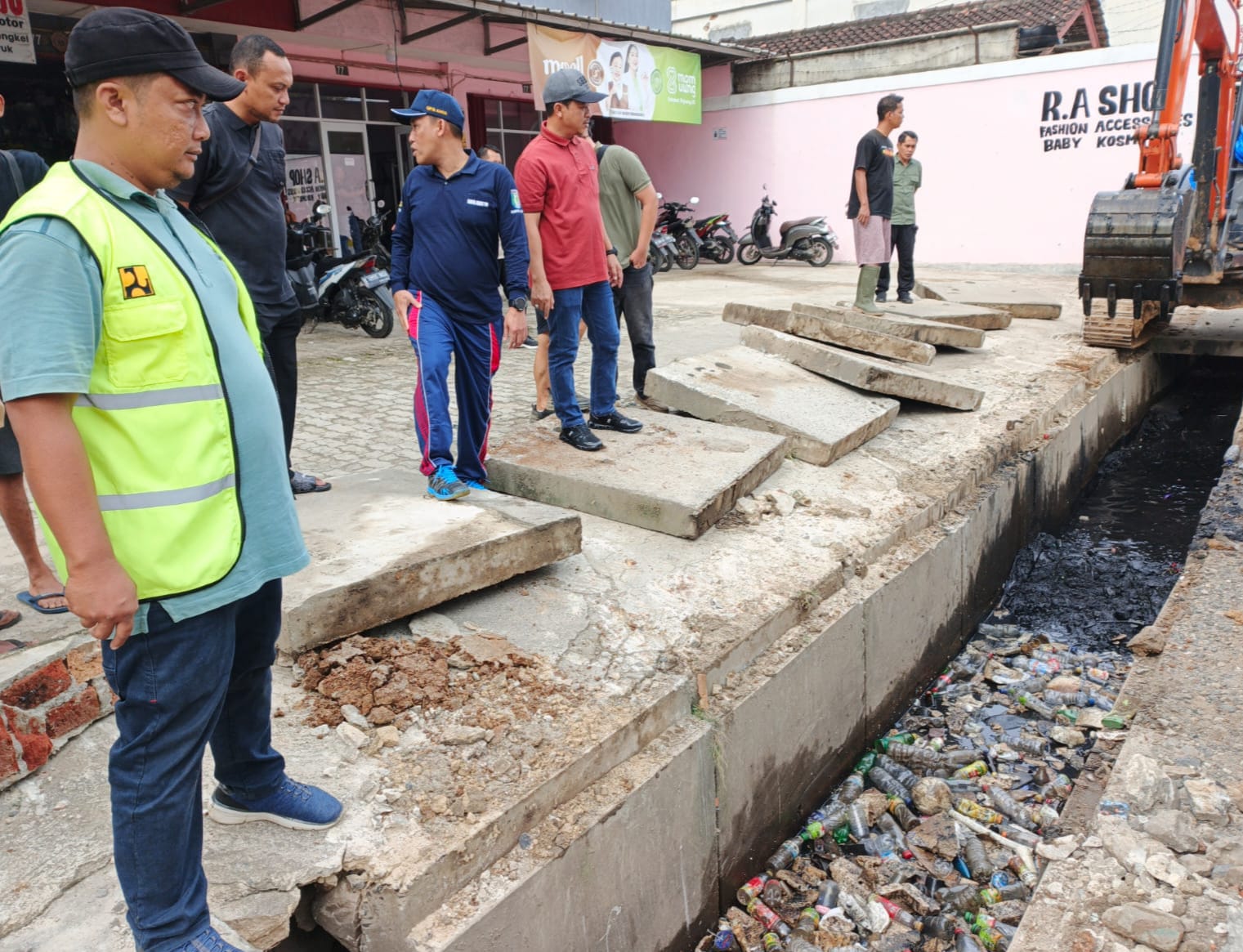 Pasca Banjir, Bupati Riyanto Pamungkas Gerak Cepat Tangani Drainase Tersumbat