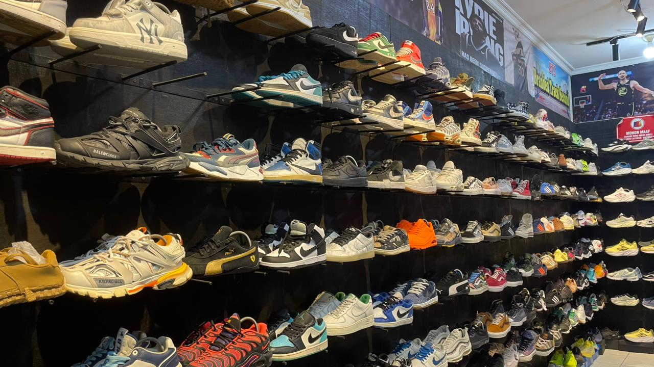 Jual Sepatu Second dan Baru, Toko di Sukarame Raup Cuan Lewat Online