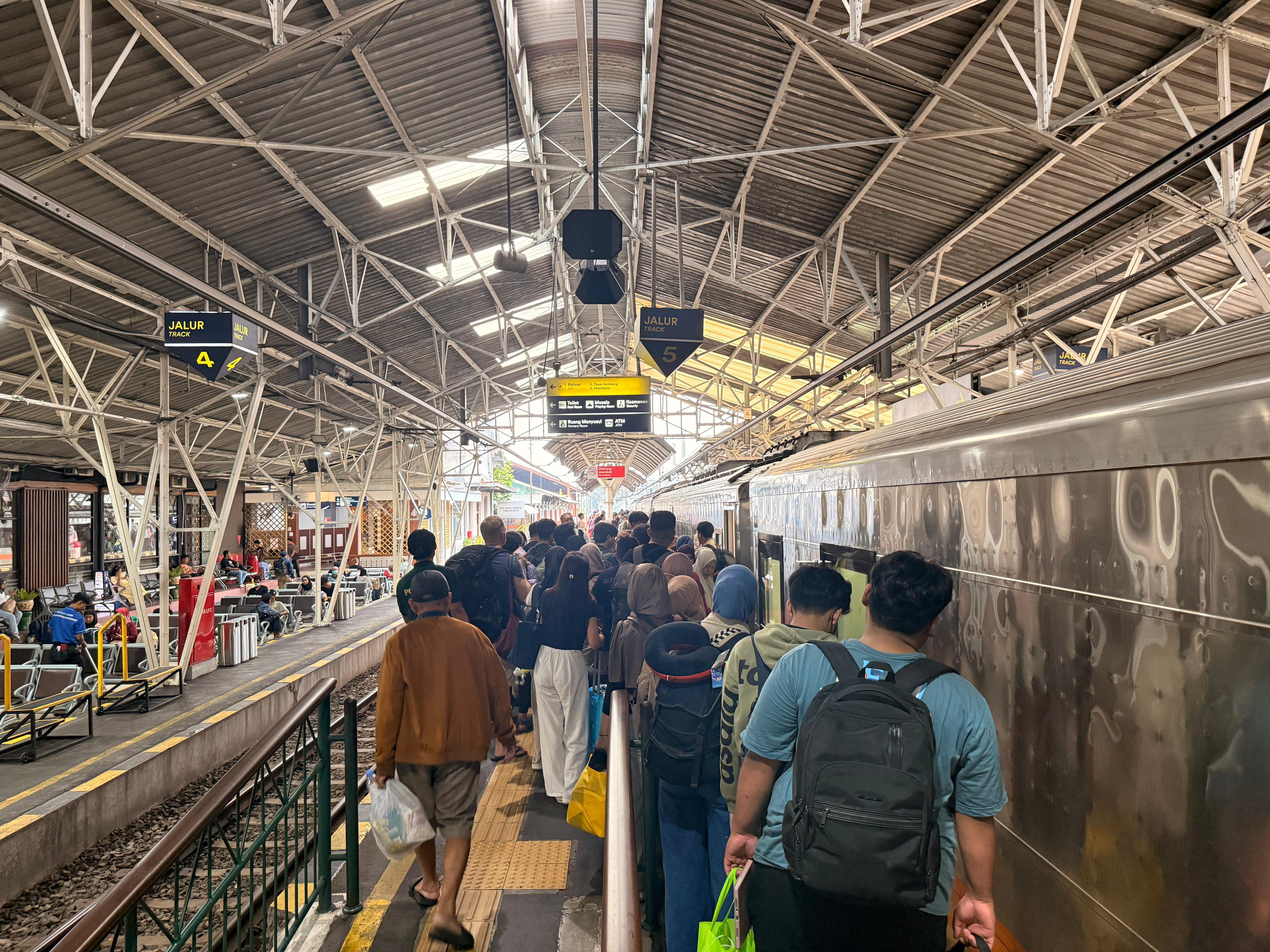 Lonjakan Penumpang Long Weekend Paskah, KAI Daop 6 Layani Lebih dari 32 Ribu Penumpang