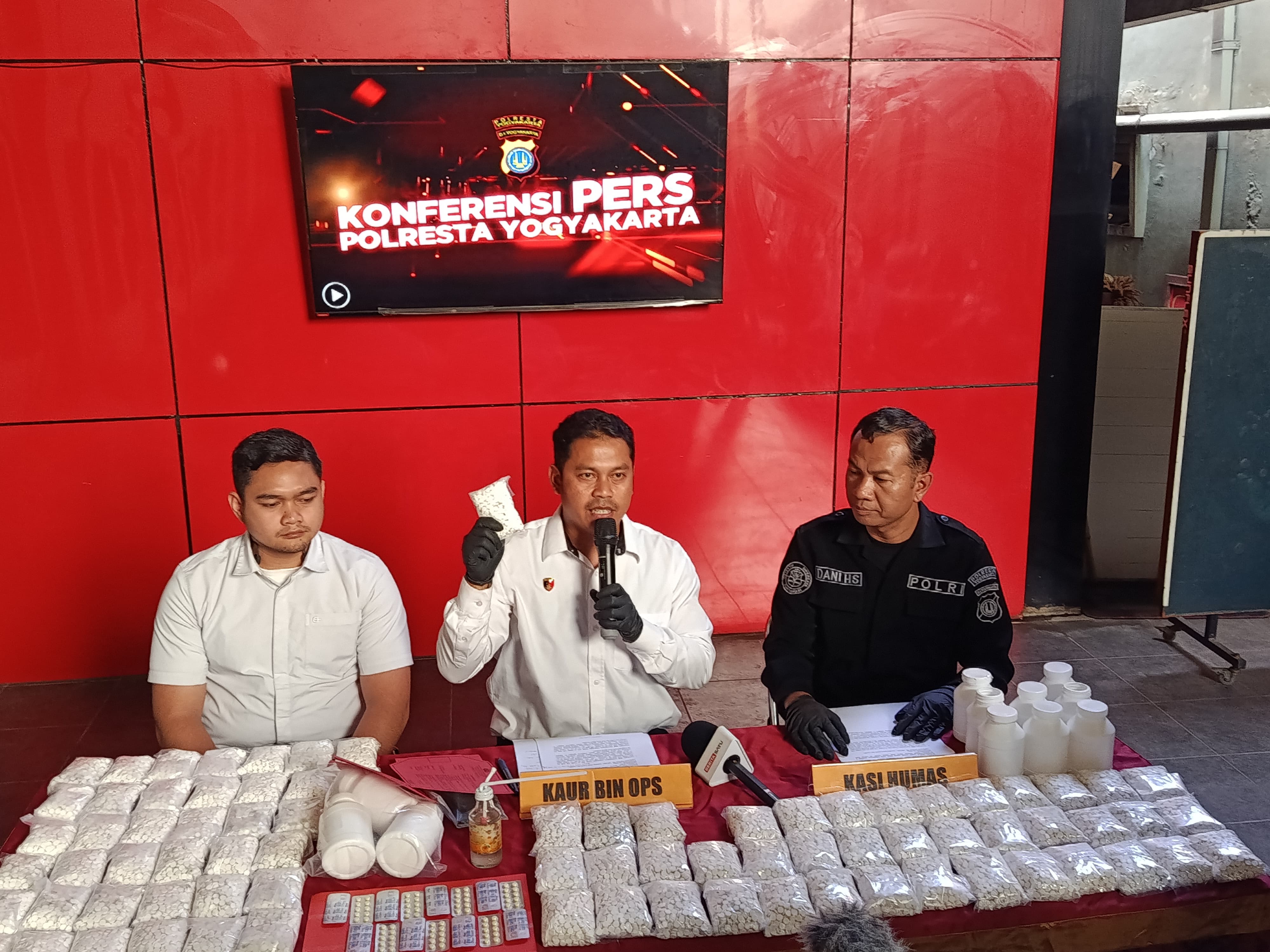 Dua Tersangka Diamankan, Polisi Sita 81 Ribu Butir Obat Keras di Yogyakarta
