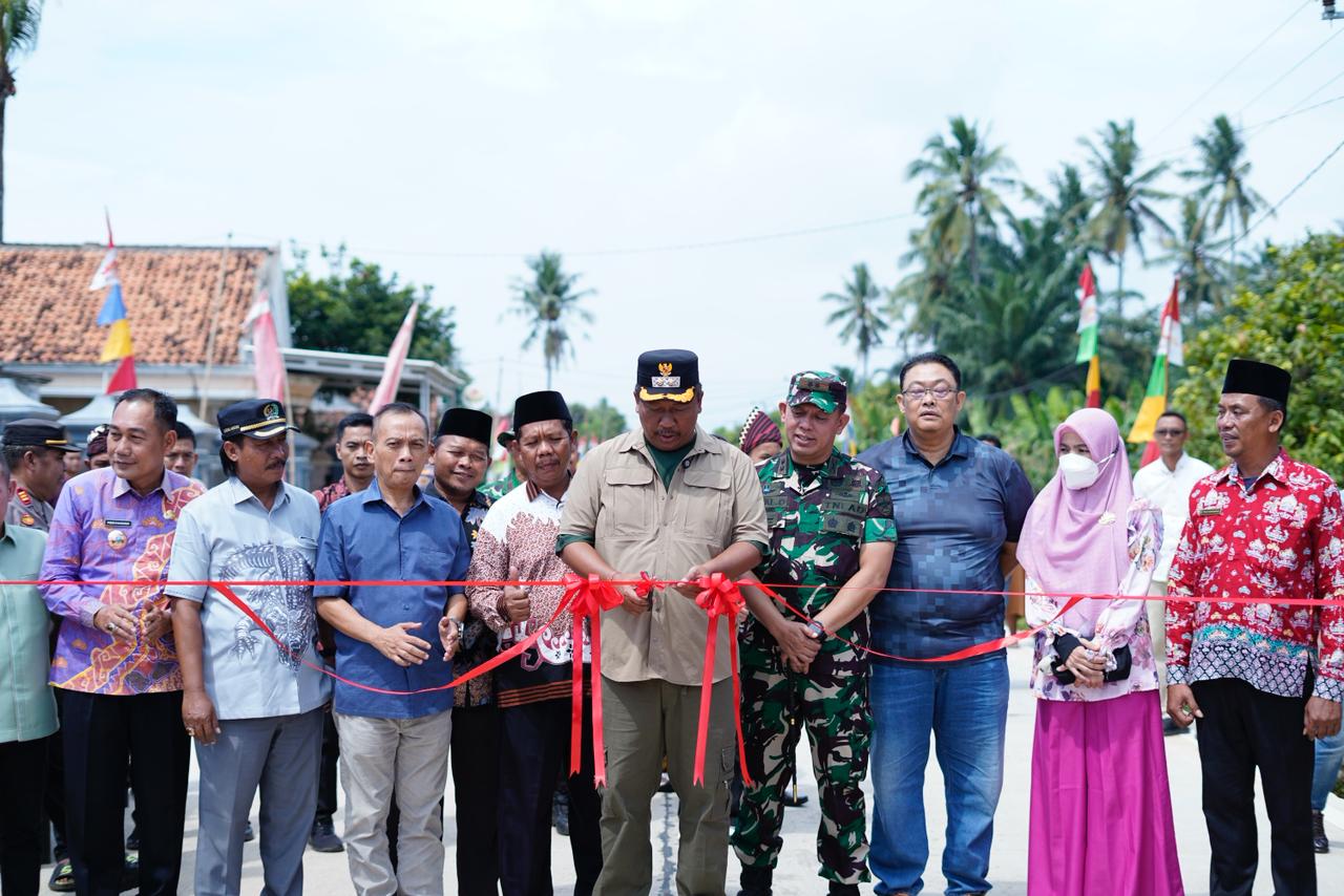 Komitmen Bangun Infrastruktur, Plt Bupati Lampung Tengah Resmikan Rigid Beton Ruas Sidoluhur–Sidomulyo