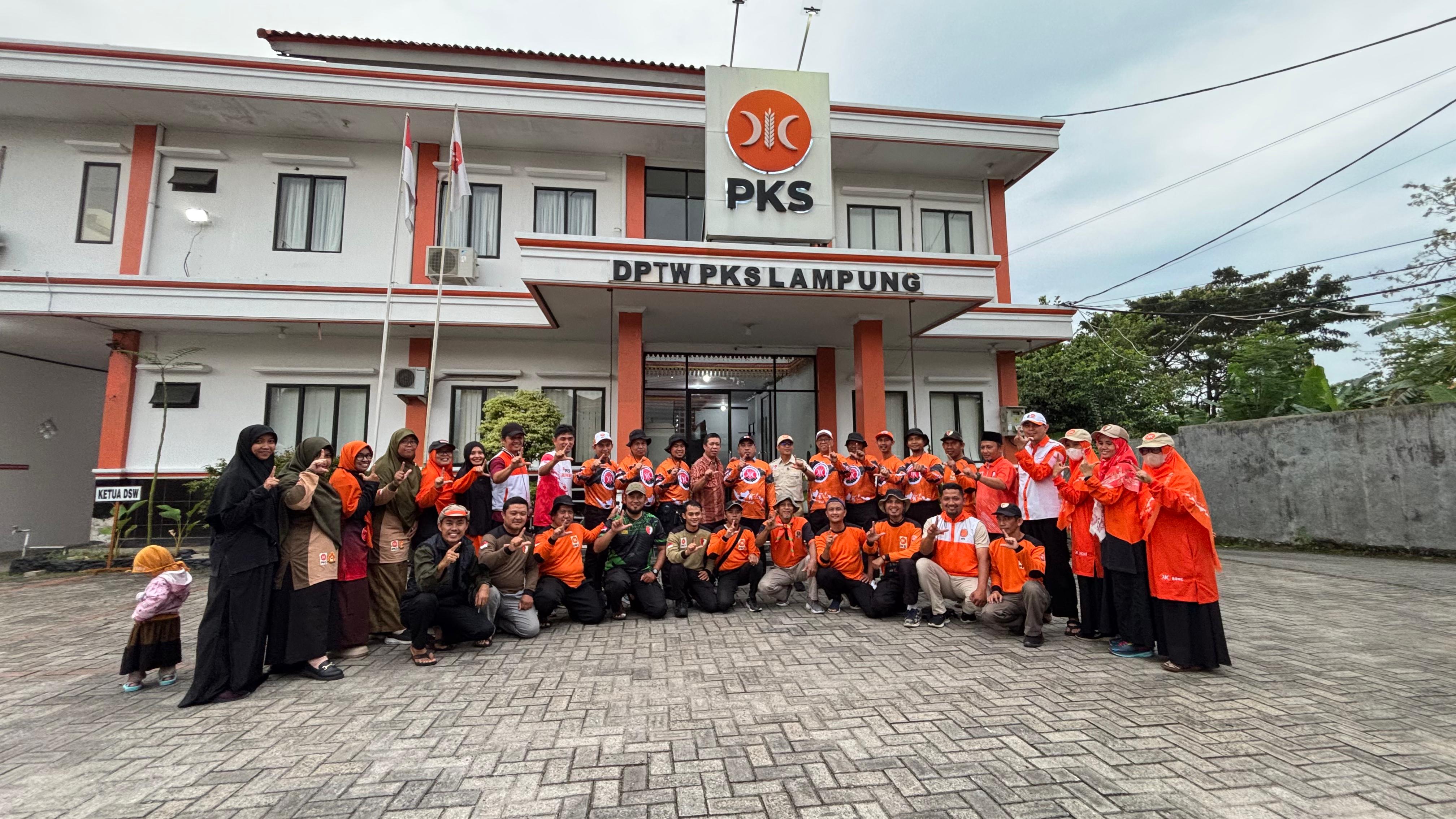 PKS Lampung Kirim Relawan Secara Berkelanjutan untuk Korban Bencana Sumatra