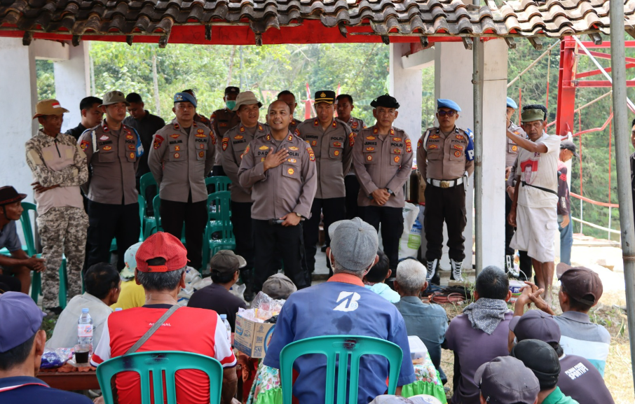 Lebih dari 200 Warga Ikut Perbaiki Jembatan Gantung Bumi Arum Pringsewu