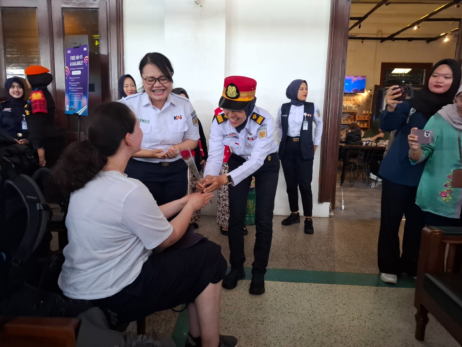 Hari Kartini di Stasiun Yogyakarta, Srikandi KAI Tunjukkan Peran Nyata