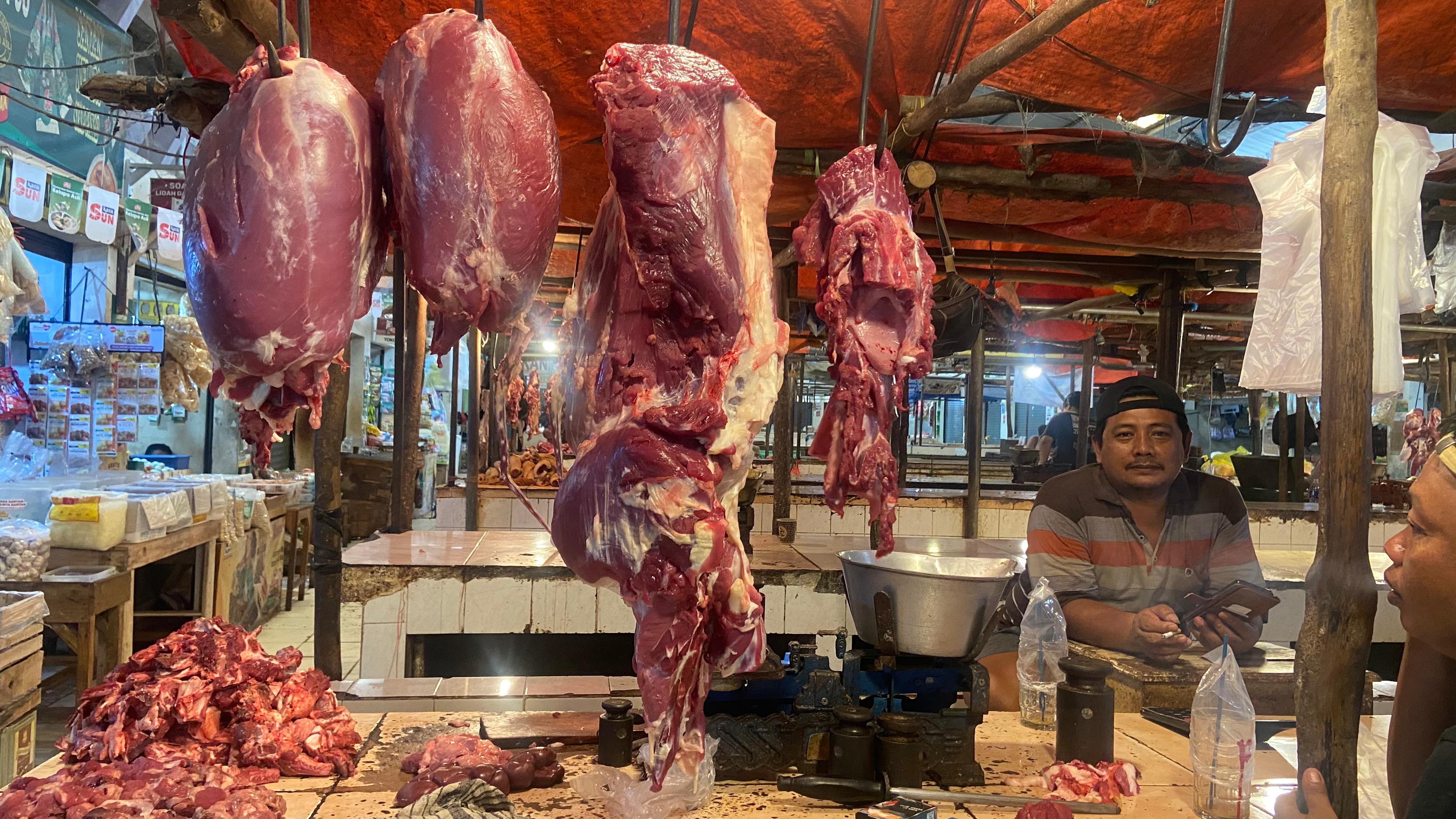 Pasca Idul Adha 2025, Harga Ayam Melorot, Daging Sapi Stabil di Pasar Metro