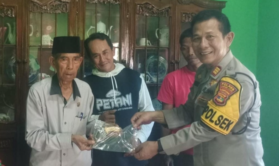 Bantu Jaga Kamtibmas, Warga Abung Timur Serahkan Senjata Api Rakitan ke Polisi