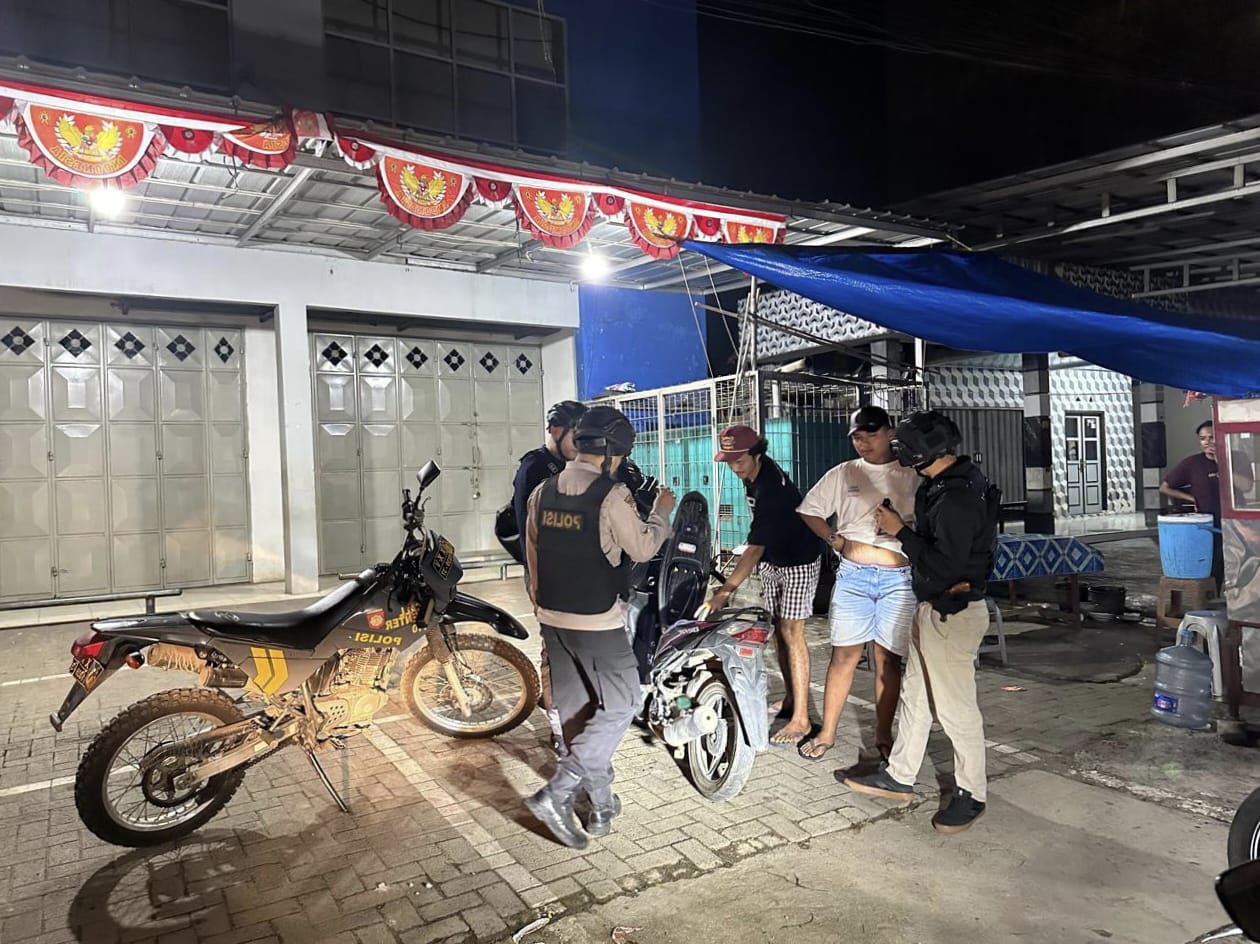 Patroli Malam Polres Metro Sasar Remaja Nongkrong, Cegah Miras dan Obat Terlarang