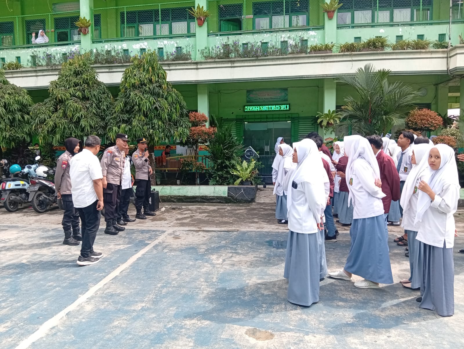 Edukasi Literasi Digital, Polsek Metro Pusat Dorong Pelajar Lebih Cerdas Bermedsos