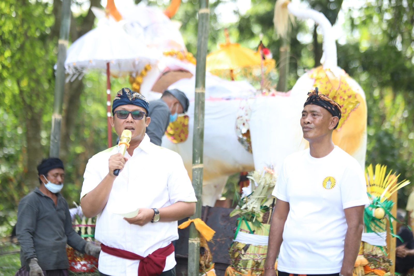 Wabup Lampung Tengah Ardito Wijaya Hadiri Upacara Ngaben di Seputih Mataram