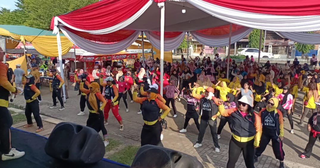 Ratusan Warga Lampung Tengah Ikuti Zumba Aerobik di 'Titik Kumpul 2025