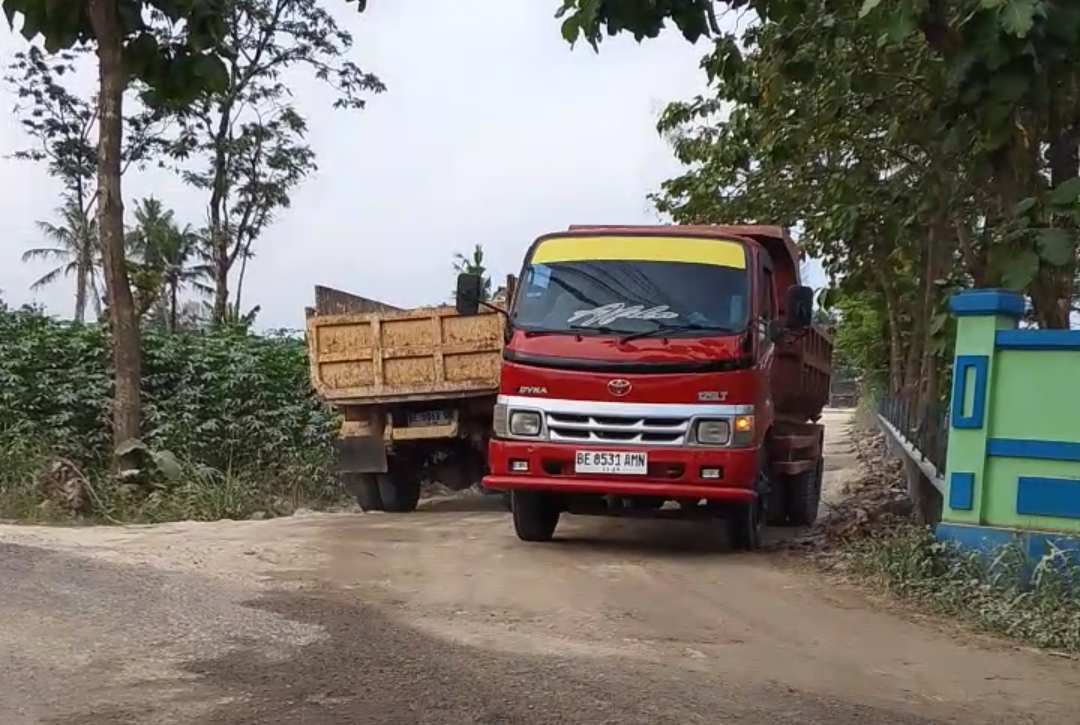 Tanggapi Keluhan Warga, Sekcam Turun Tangan Cek Galian di Jati Agung