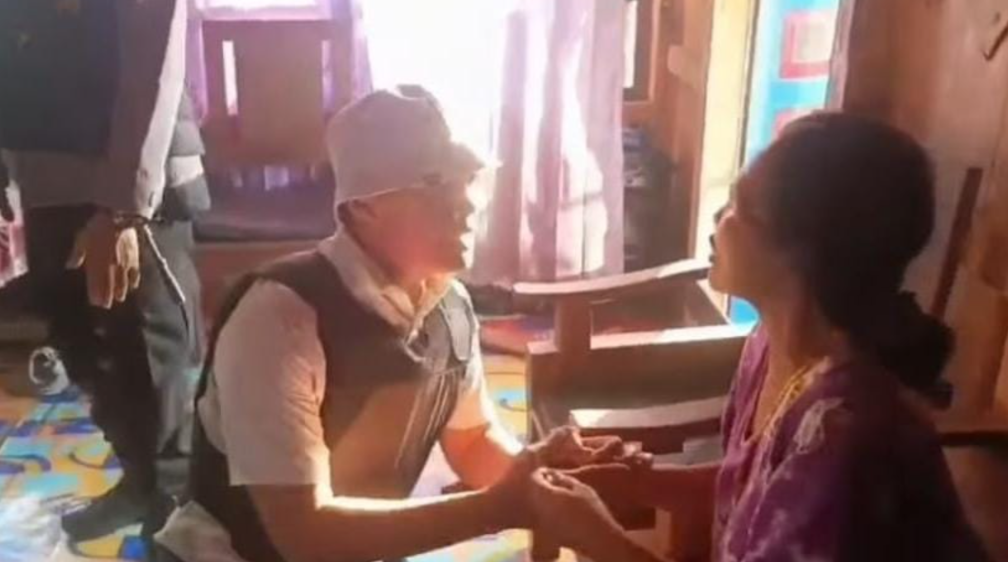 Momen Haru di Tengah Penyergapan Pelaku Penembakan, Polisi Tenangkan Ibu yang Syok