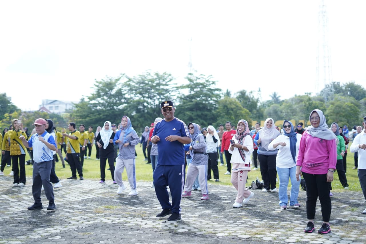 Komang Koheri Ajak ASN Lampung Tengah Hidup Sehat dan Disiplin Lewat Apel dan Senam Bersama