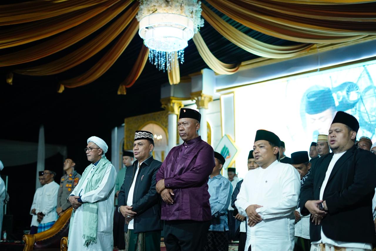 Plt. Bupati Komang Koheri Hadiri Doa Bersama & Harlah Ponpes Wali Songo