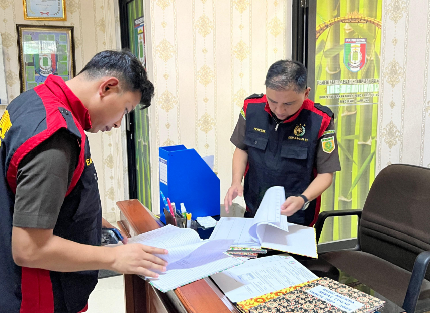 Tindak Lanjut Penyidikan Korupsi Bimtek, Kejari Pringsewu Geledah Tiga Lokasi