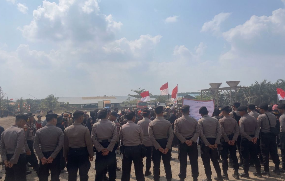 Polres Mesuji Kawal Aksi 300 Warga di PT PAL, Mediasi Berujung Kesepakatan