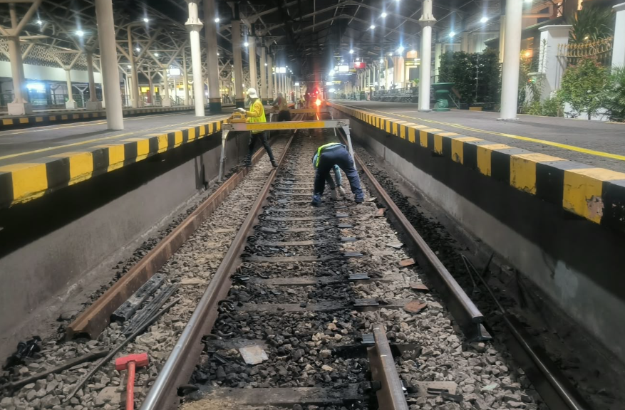 Jelang Libur Nataru, KAI Daop 6 Yogyakarta Kebut Perawatan Rel dan Jembatan