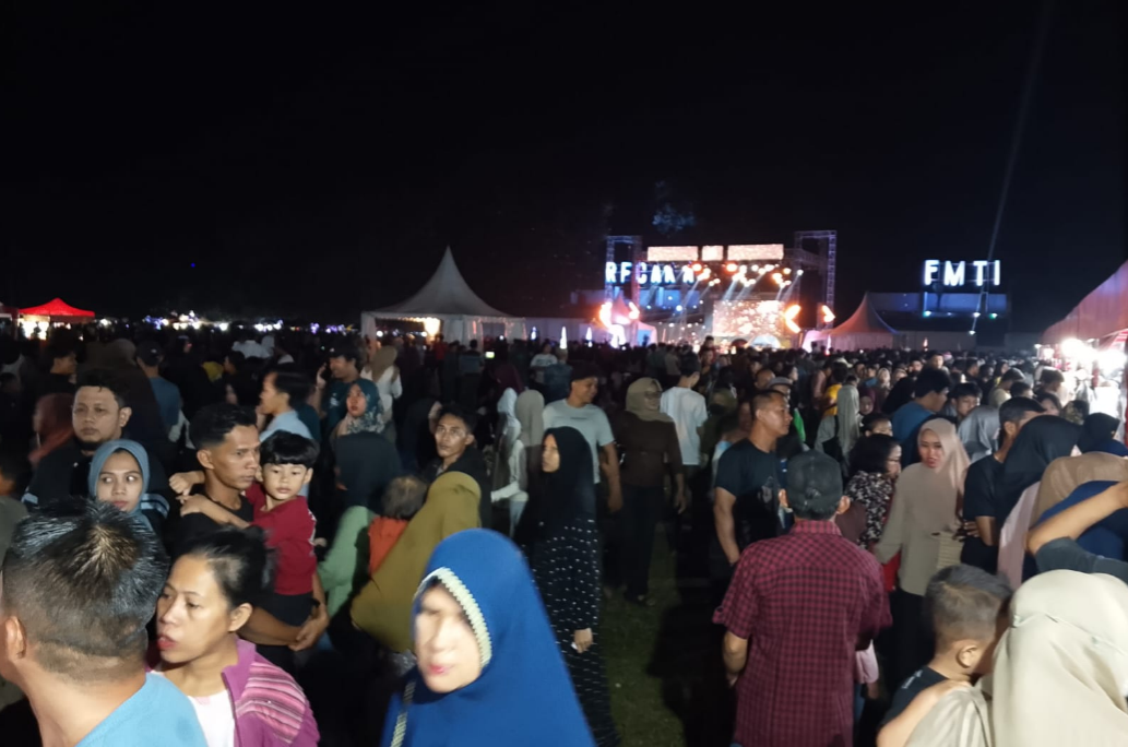 Lapangan Transad Diserbu Ribuan Warga, Recaka x Titik Kumpul 2025 Sajikan Budaya, Kuliner, dan Musik Spektakuler