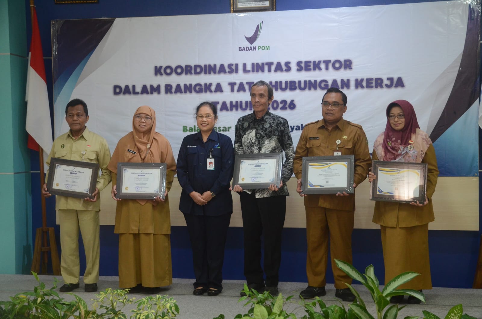 Yogyakarta Raih Penghargaan Pangan Aman dan Pengendalian Resistensi Antimikroba dari BBPOM