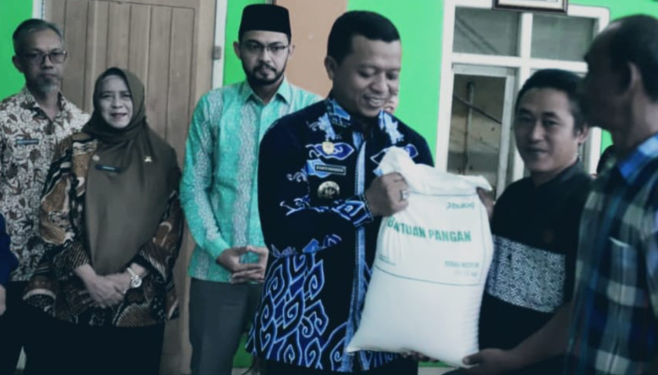 Bantuan Pangan Tahap II Disalurkan, 384 Warga Fajarmulia Terima 11.520 Kg Beras