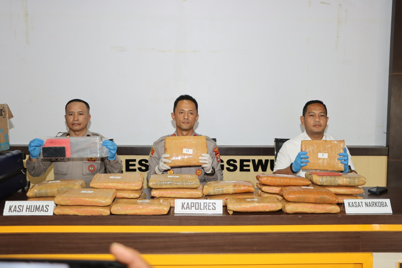 Satres Narkoba Polres Pringsewu Gagalkan Peredaran Ganja 24 Kg di Lampung