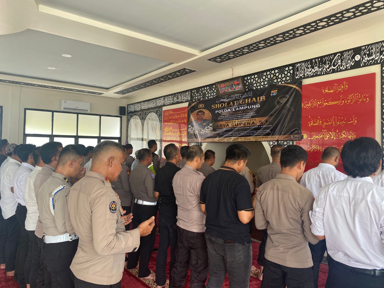 Bentuk Duka dan Penghormatan, Polres Mesuji Gelar Shalat Ghaib untuk Bripka Anumerta Arya Supena 