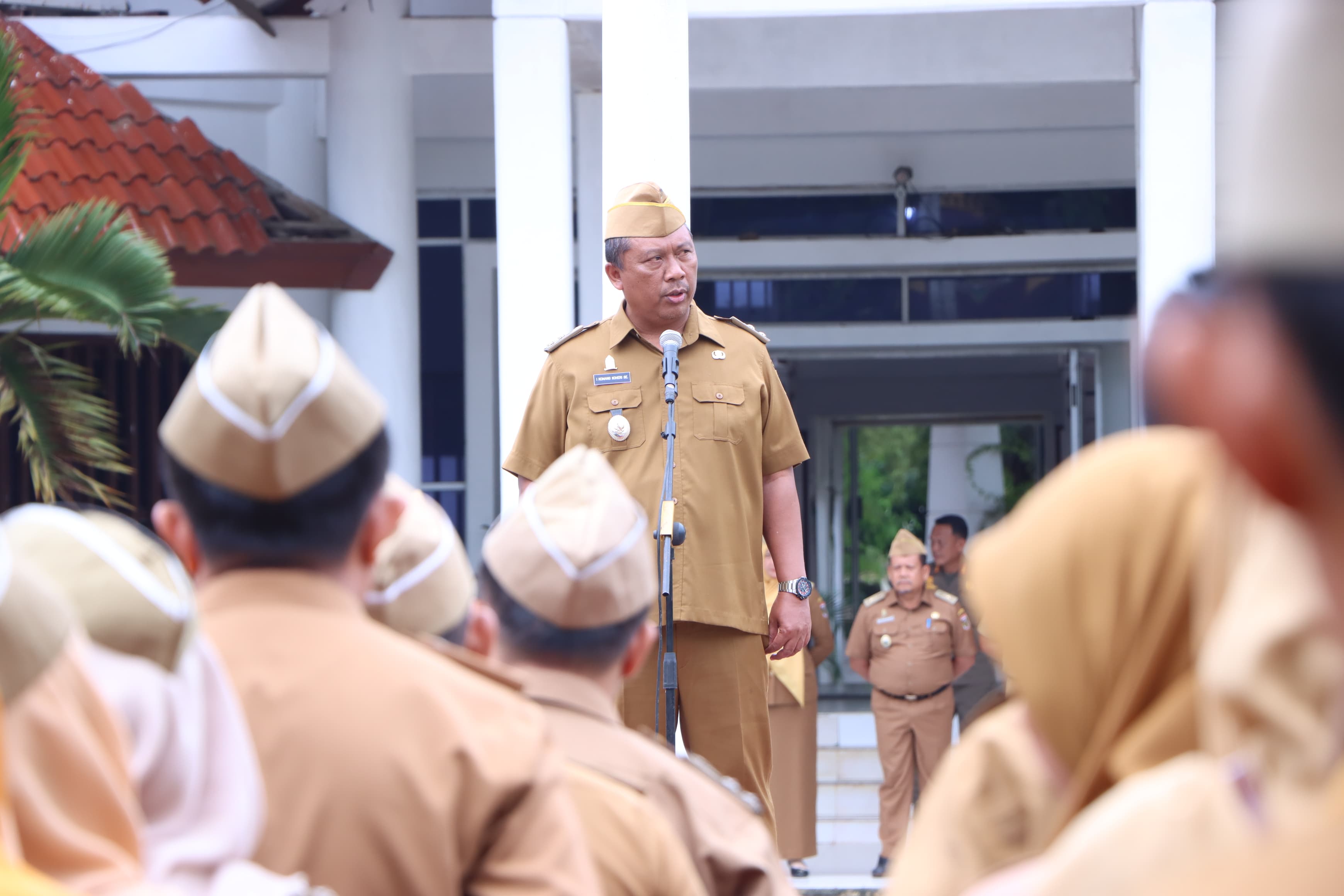 Jadi Pembina Apel, Wakil Bupati Koheri Dorong Pegawai Pemkab Lamteng Berkontribusi Maksimal