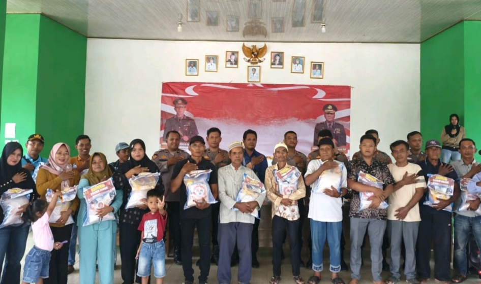 Gelar Jumat Curhat di Desa Margo Jadi, Polres Mesuji Salurkan Sembako dan Beri Penyuluhan