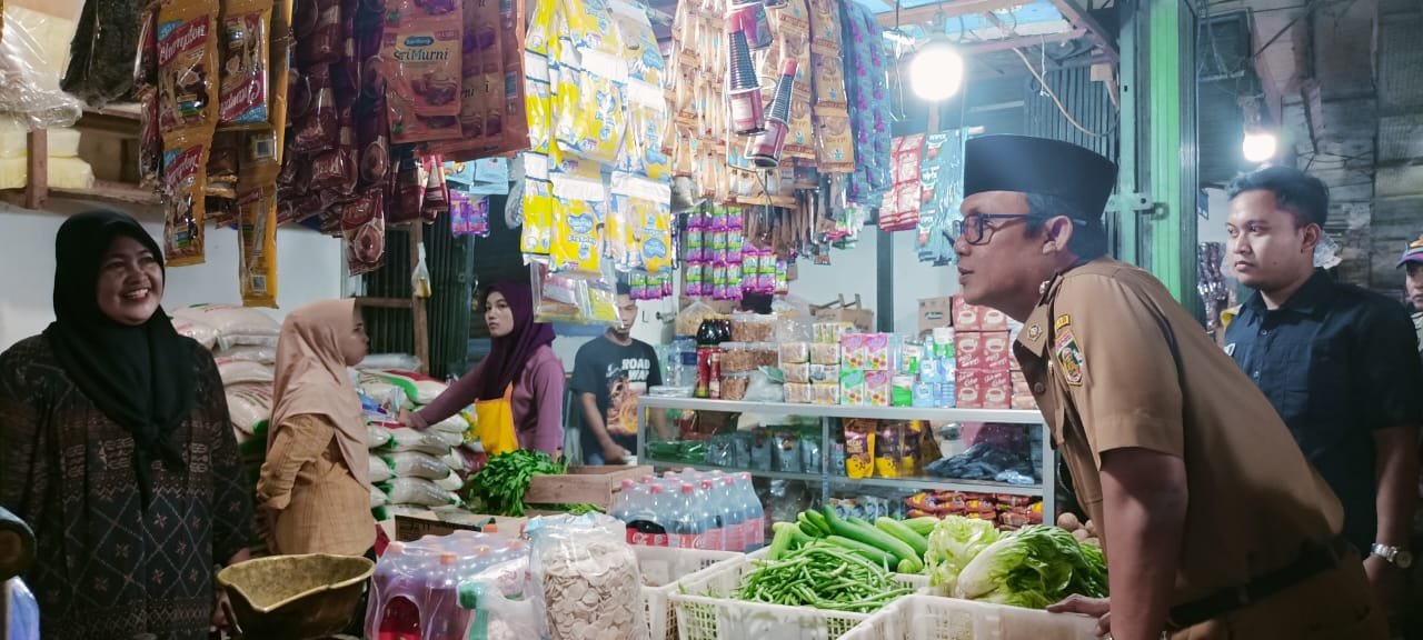 Pantau Harga Bahan Pokok, Bupati Lampung Tengah Sidak Pasar Bandarjaya di Awal Ramadhan