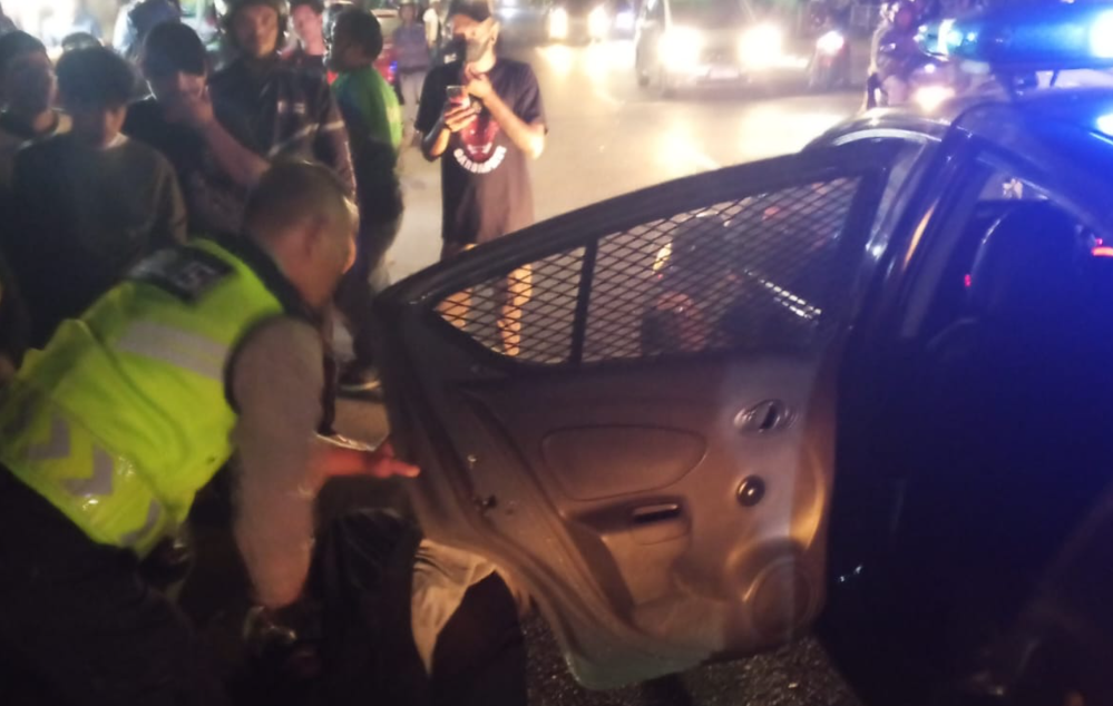 Emosi Usai Nyaris Bersenggolan, Ojol dan Pemotor Trail Akhirnya Sepakat Berdamai