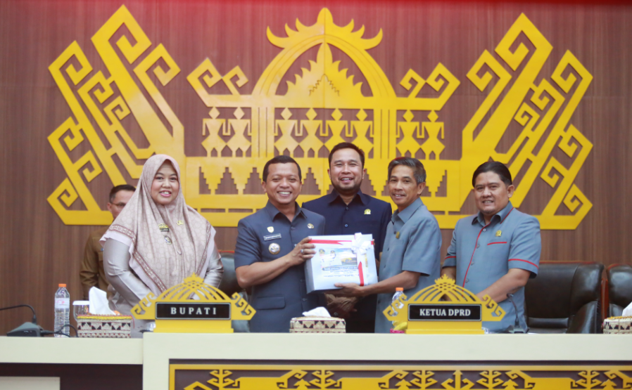Bupati Pringsewu Riyanto Pamungkas Ajukan R-APBD TA 2027
