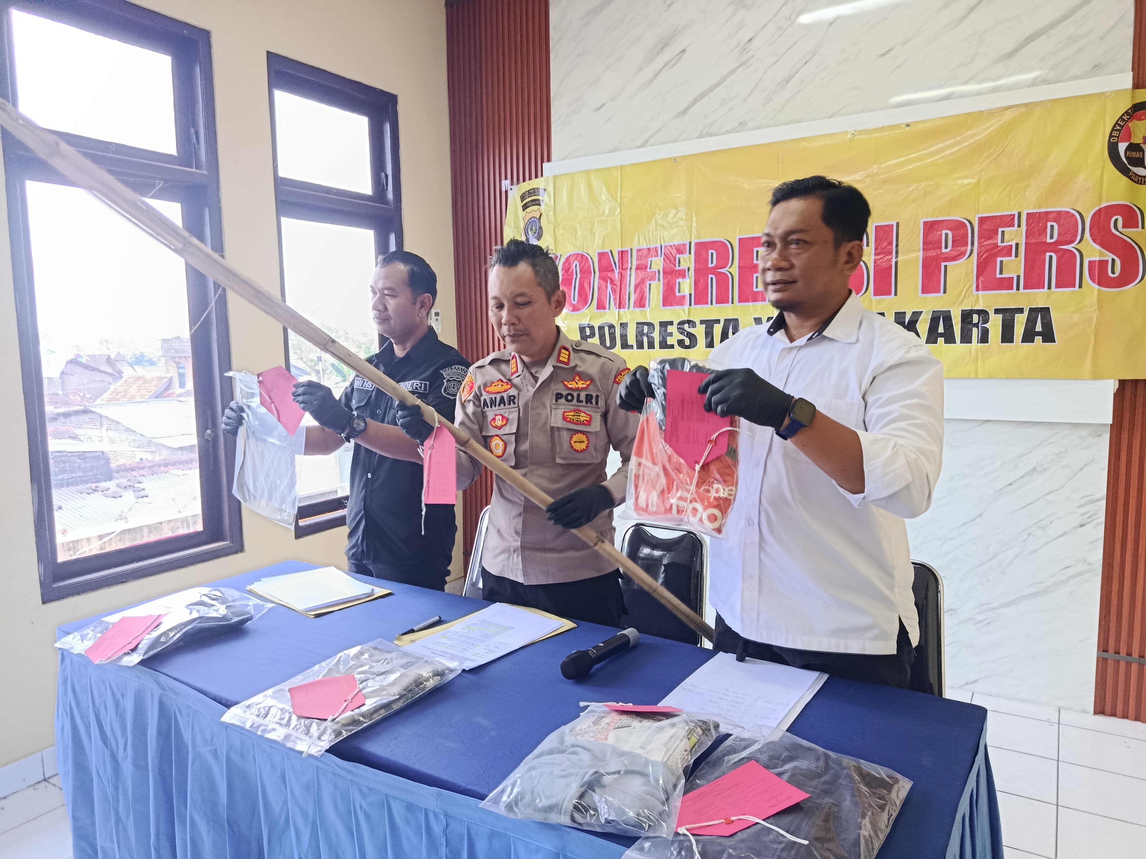 Lima Tersangka Pengeroyokan di Jalan Ireda Yogyakarta Ditangkap, Polisi Amankan Barang Bukti