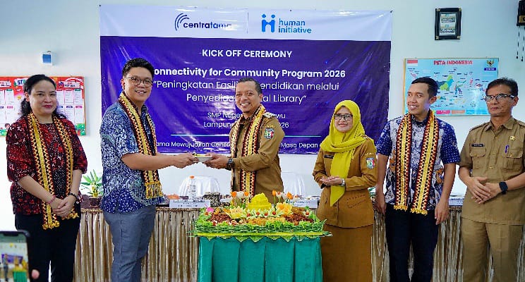 Perkuat Literasi Digital, Centratama Group Salurkan Bantuan Rp500 Juta ke SMPN 2 Pringsewu