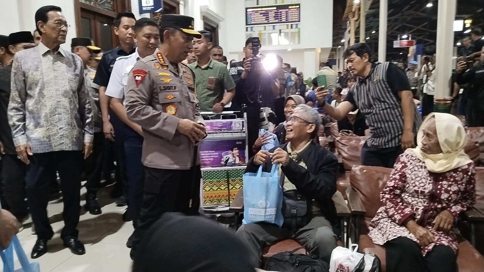 Arus Mudik Lebaran 2026 di Yogyakarta Meningkat, Kapolri Apresiasi Kesiapan Layanan di Stasiun Tugu