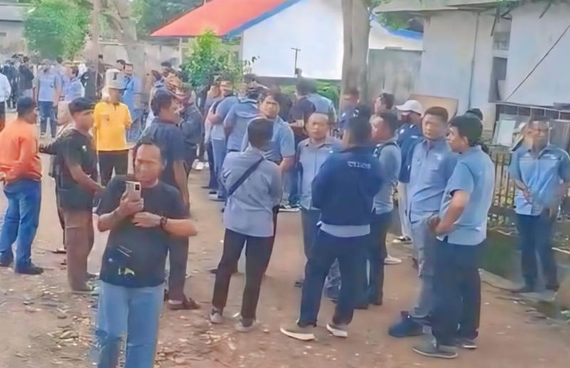 PHK Sepihak, Ratusan Tenaga Honorer di Kota Metro Demo Tuntut Keadilan