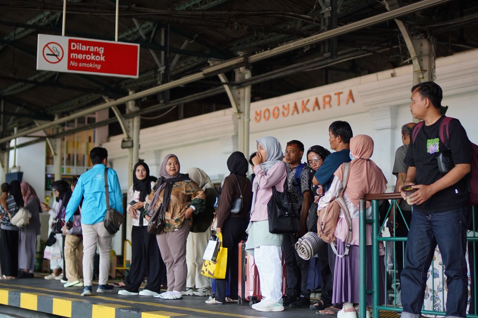 Puncak Arus Balik Long Weekend, Puluhan Ribu Penumpang Padati KAI Daop 6 Yogyakarta