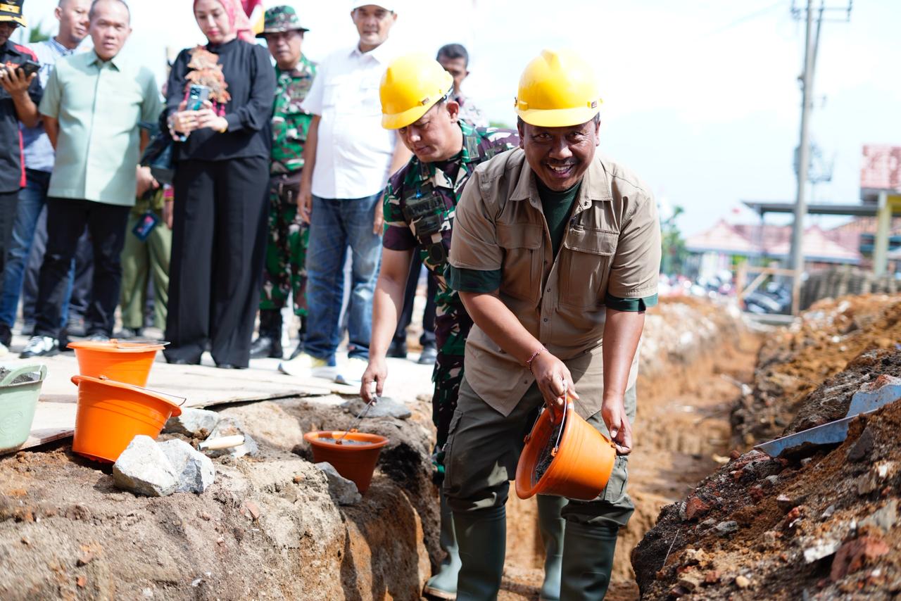 Plt Bupati I Komang Koheri Bersama Dandim 0411/KM Resmikan KDMP Kampung Sinar Luas