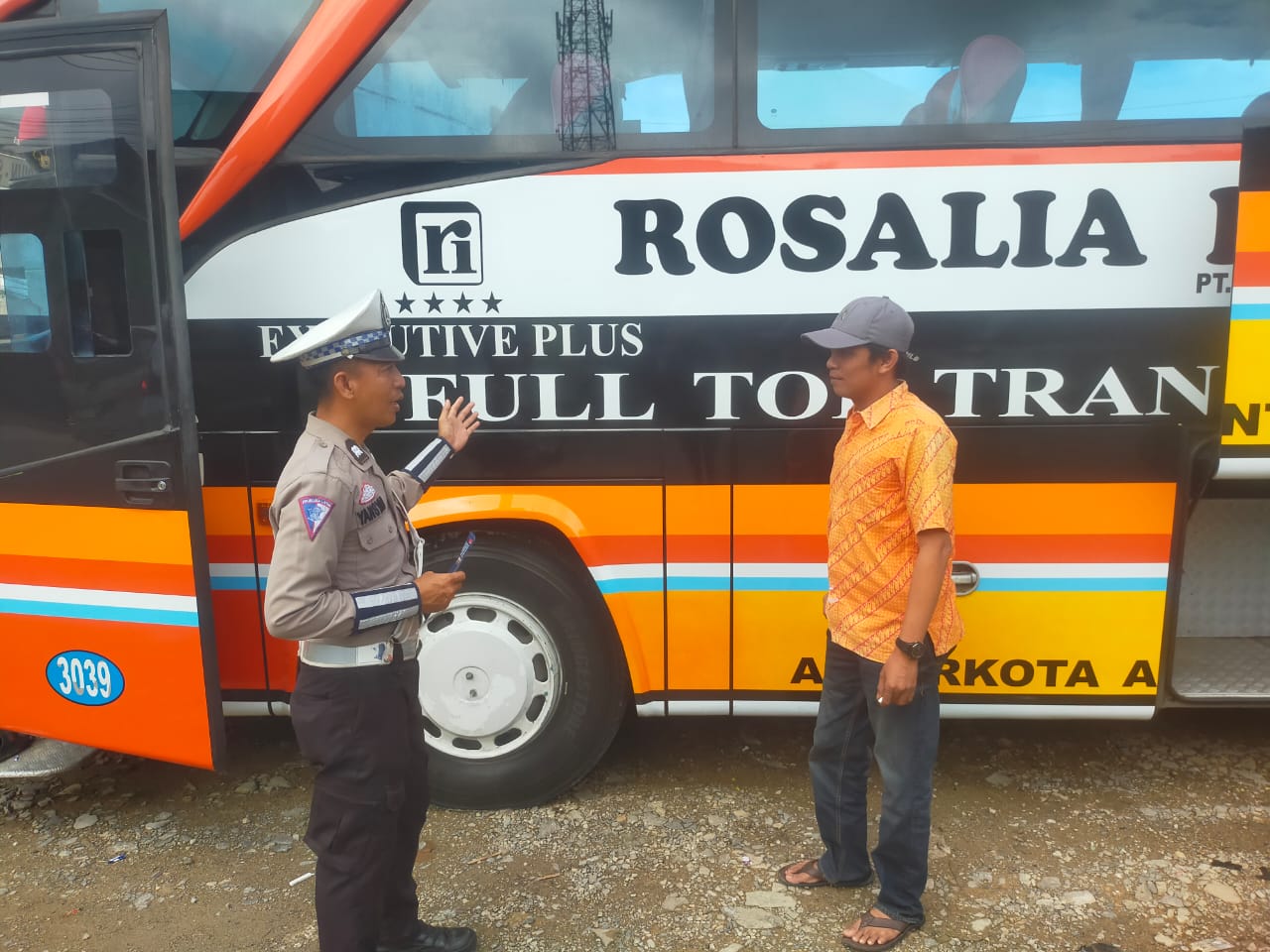 Satlantas Polres Pringsewu Tingkatkan Keselamatan Lalu Lintas bagi Pengemudi Bus Jelang Mudik Lebaran