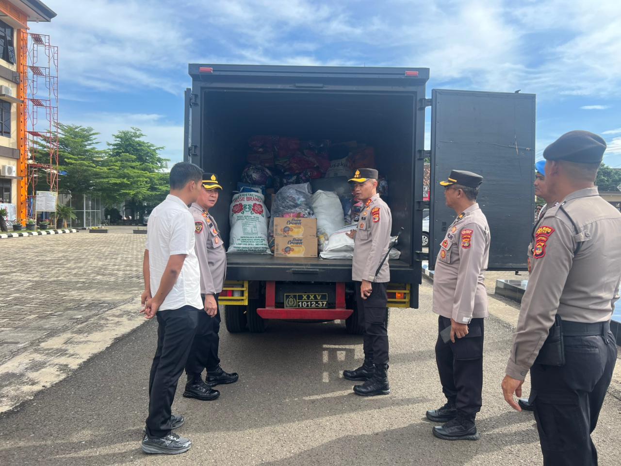 Aksi Peduli Polres Metro, Kirimkan Bantuan Untuk Korban Bencana di Sumatera