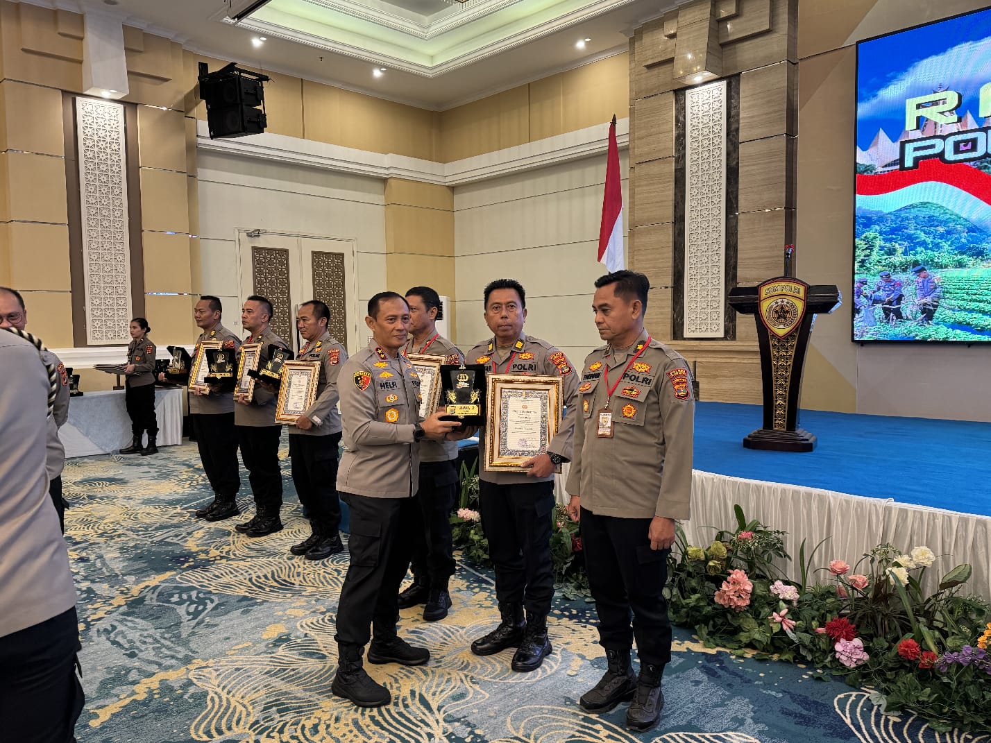 Polres Mesuji Diganjar Penghargaan Penyerapan Jagung Bulog Terbaik Se-Polda Lampung